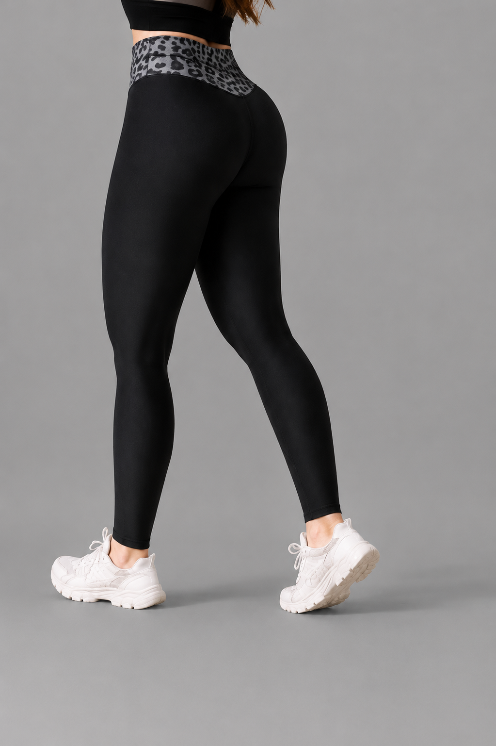 Leggings control abdomen